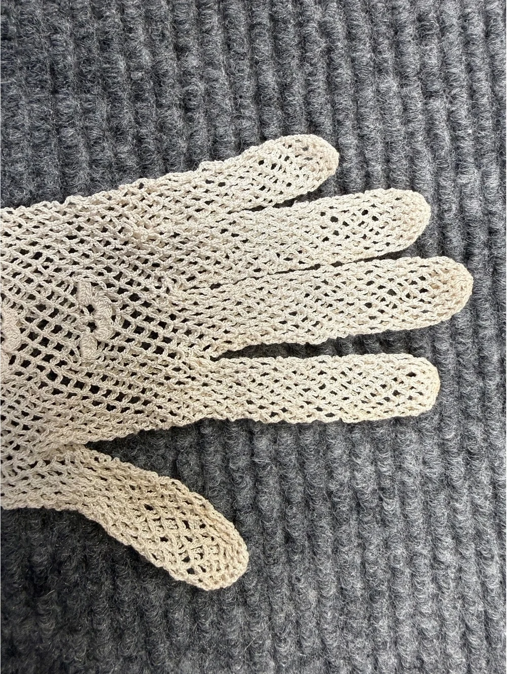 Vintage White Crochet Lace Gloves Floral Cuff Cotton Wedding Tea Party Costume